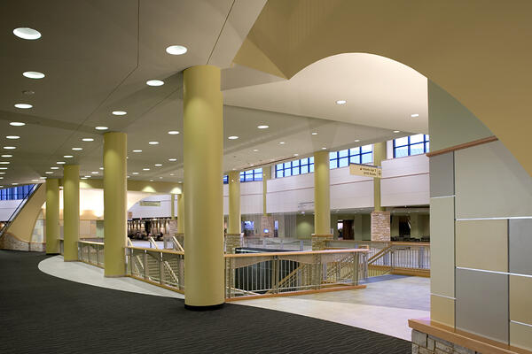 Willow-Creek-lobby